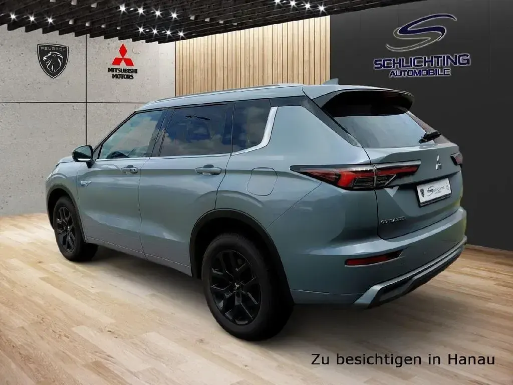 Gebraucht Mitsubishi Outlander P-HEV Top 136 PS (100 kW) 2025 Mondstein grau (metallic) SUV