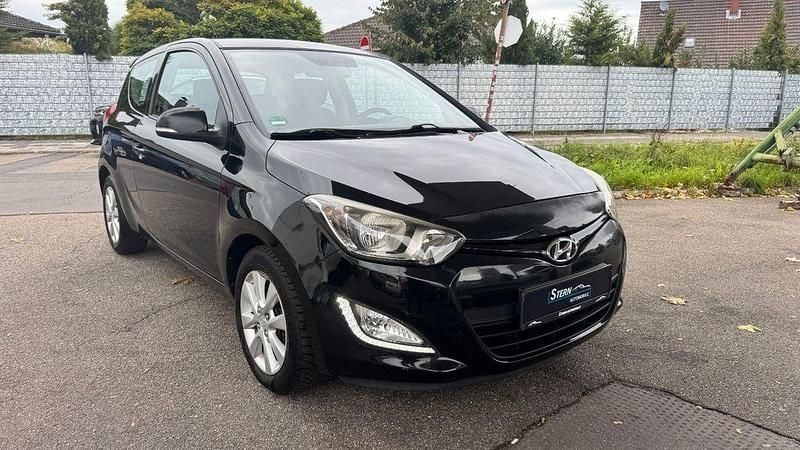 Schwarz Gebraucht 2013 Hyundai i20 Edition Kleinwagen | 4.690 € (Fairer Preis) - Bild 1/4