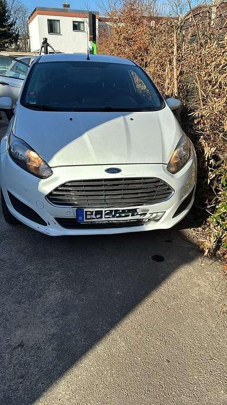 Gebraucht Ford Fiesta Trend 60 PS (44 kW) 2014 Weiß Kleinwagen