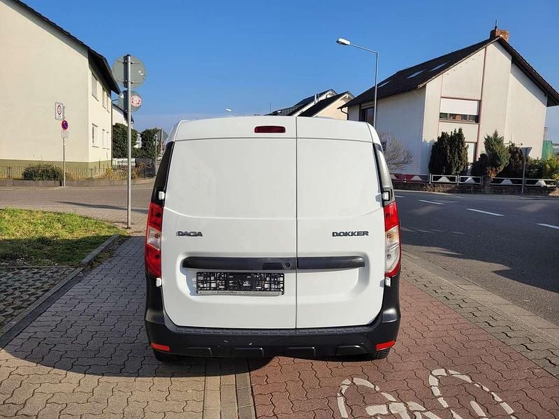 Gebraucht Dacia Dokker Basis 83 PS (61 kW) 2014 Gletscherweiss Van / Kleinbus