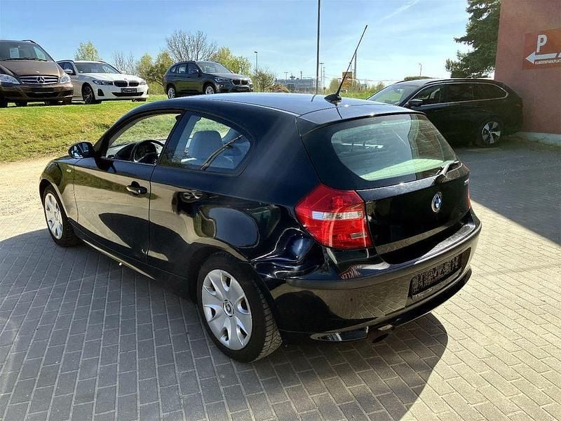 Second-hand BMW 116 122 CP (89 kW) 2007 Negru Hatchback