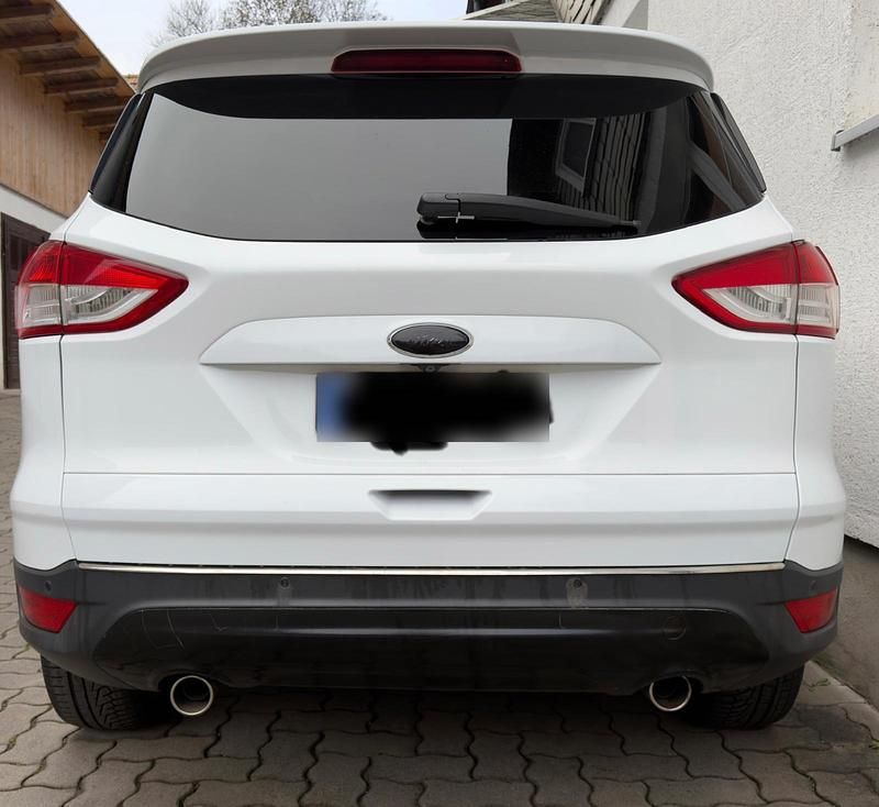 Gebraucht Ford Kuga Titanium 180 PS (132 kW) 2015 Weiß SUV