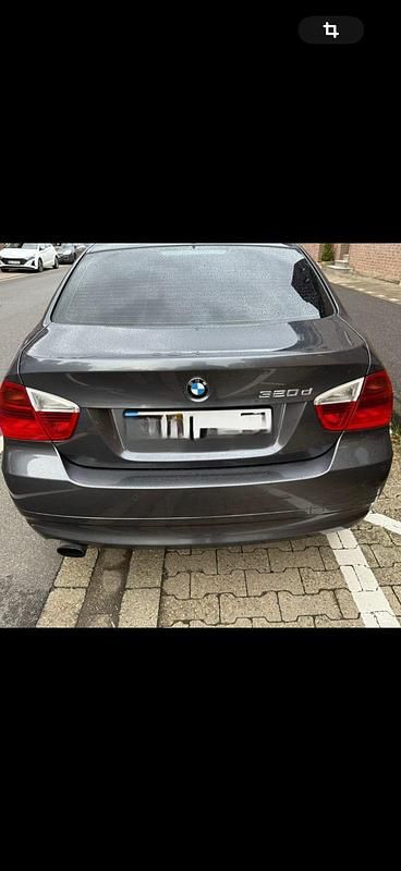 Gebraucht BMW 320 177 PS (130 kW) 2008 Grau Limousine
