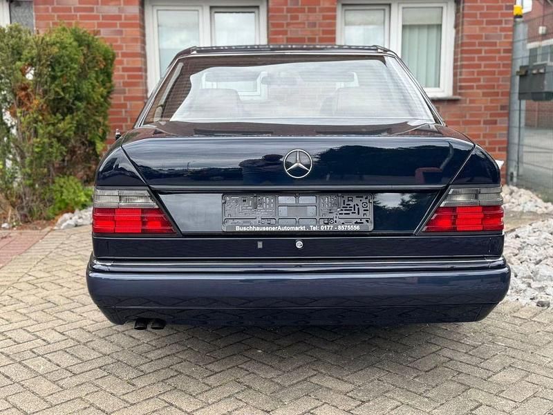Gebraucht Mercedes E280 193 PS (141 kW) 1994 Blau Limousine