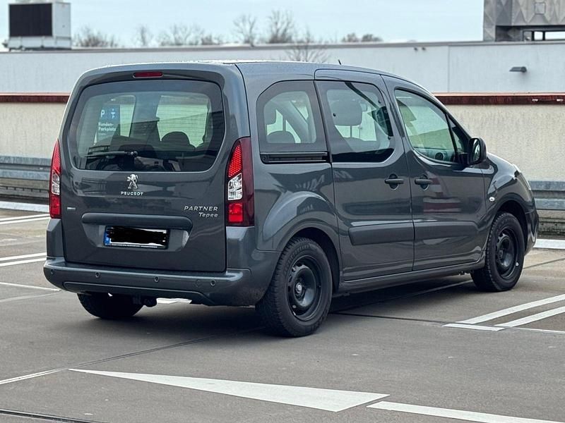 Gebraucht Peugeot TePee Active 99 PS (72 kW) 2016 Grau Kombi