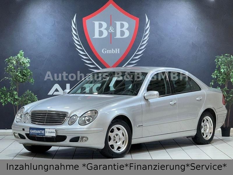 Gebraucht Mercedes E220 150 PS (110 kW) 2002 Silber Limousine