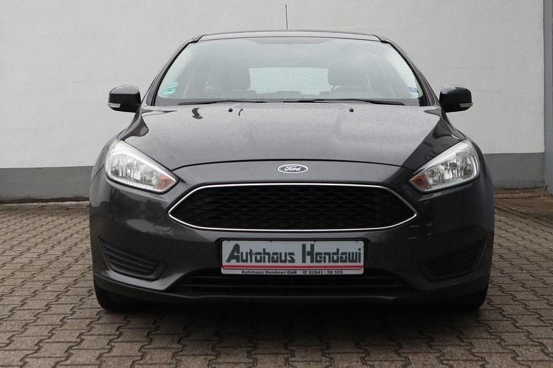 Gebraucht Ford Focus Ambiente 101 PS (74 kW) 2015 Grau Kombi
