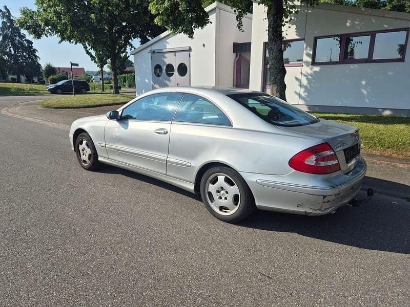 Gebraucht Mercedes CLK320 218 PS (160 kW) 2007 Silber Coupé