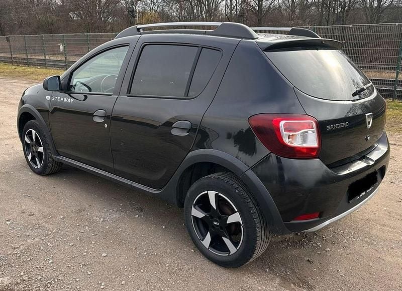 Gebraucht Dacia Sandero Prestige 90 PS (66 kW) 2015 Schwarz Limousine
