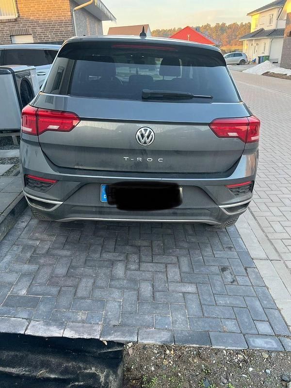 Grau Gebraucht 2020 VW T-Roc United SUV | 15.000 € (Superpreis) - Bild 1/4