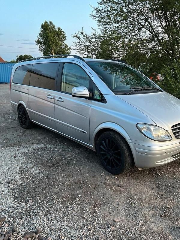 Silber Gebraucht 2010 Mercedes Viano Van / Kleinbus | 11.111 € (Guter Preis) - Bild 1/4