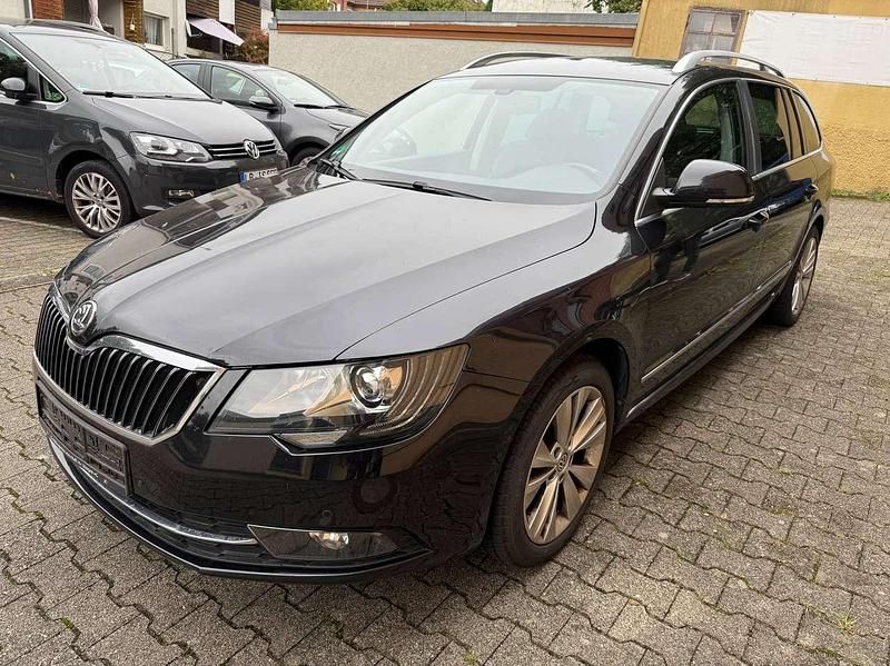 Gebraucht Skoda Superb Elegance 200 PS (147 kW) 2013 Schwarzmagic perleffekt Kombi