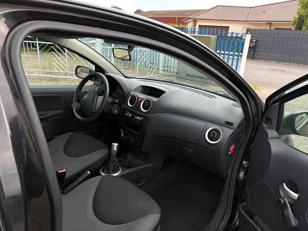 Gebraucht Citroën C2 60 PS (44 kW) 2008 Schwarz Kleinwagen