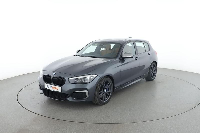Grau Gebraucht 2018 BMW M140 M Sport Limousine | 30.510 € (Fairer Preis) - Bild 1/3