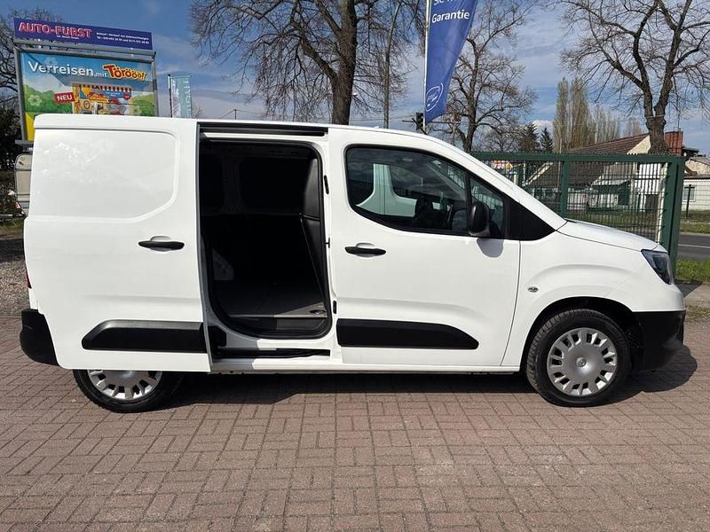 Gebraucht Opel Combo Edition 131 PS (96 kW) 2021 Weiß Van / Kleinbus