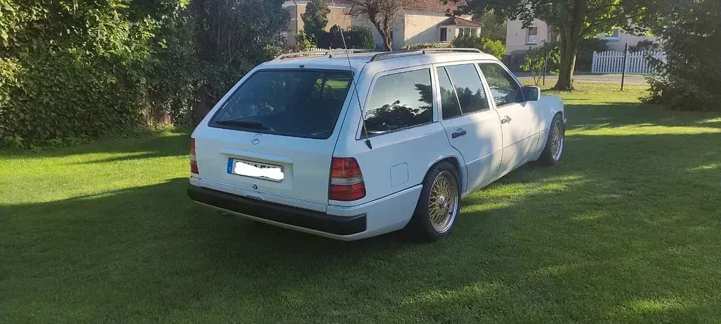 Gebraucht Mercedes E230 132 PS (97 kW) 1989 Weiß Kombi