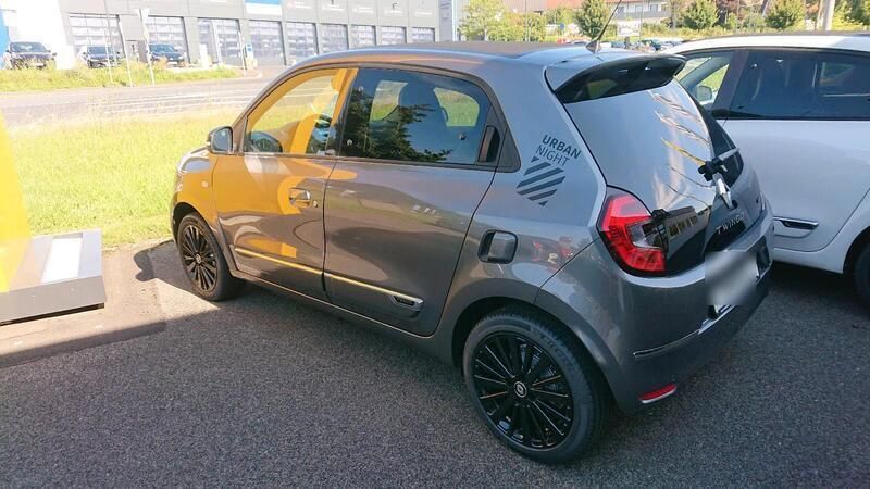 Grau Gebraucht 2023 Renault Twingo Urban Night Kleinwagen | 18.500 € (Teuer) - Bild 1/4