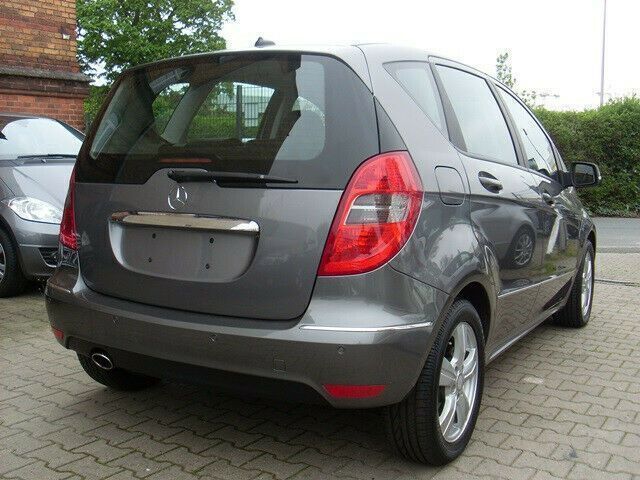 Gebraucht Mercedes A160 Avantgarde 95 PS (69 kW) 2010 Grau metallic Van / Kleinbus