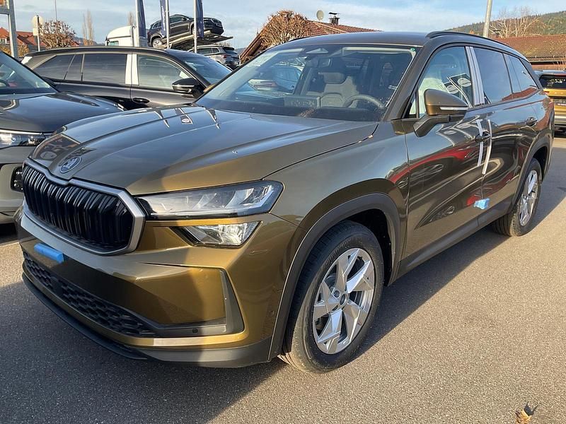 Gold bronze metallic Neu 2025 Skoda Kodiaq Selection SUV | 48.995 € (Guter Preis) - Bild 1/3