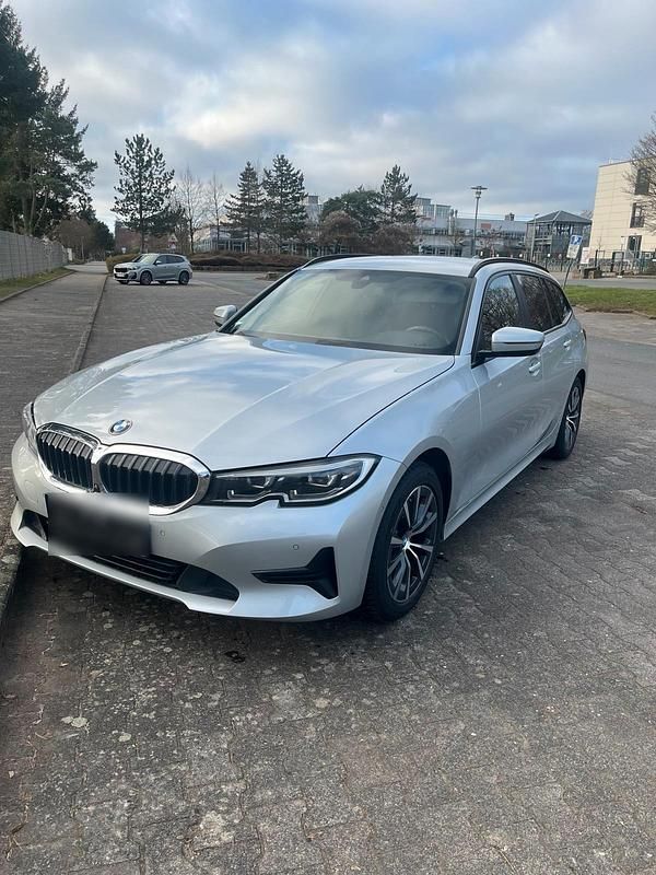 Gebraucht BMW 318 Advantage 150 PS (110 kW) 2021 Silber Kombi