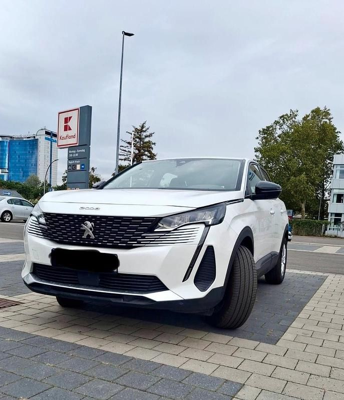 Weiß Gebraucht 2022 Peugeot 3008 Limousine | 17.500 € (Fairer Preis) - Bild 1/4