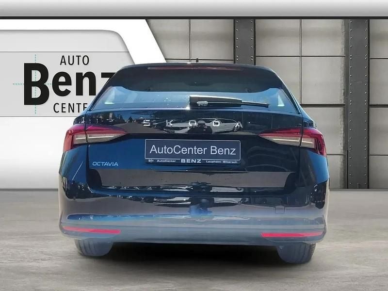 Neu Skoda Octavia Selection 116 PS (85 kW) 2025 Grau Kombi