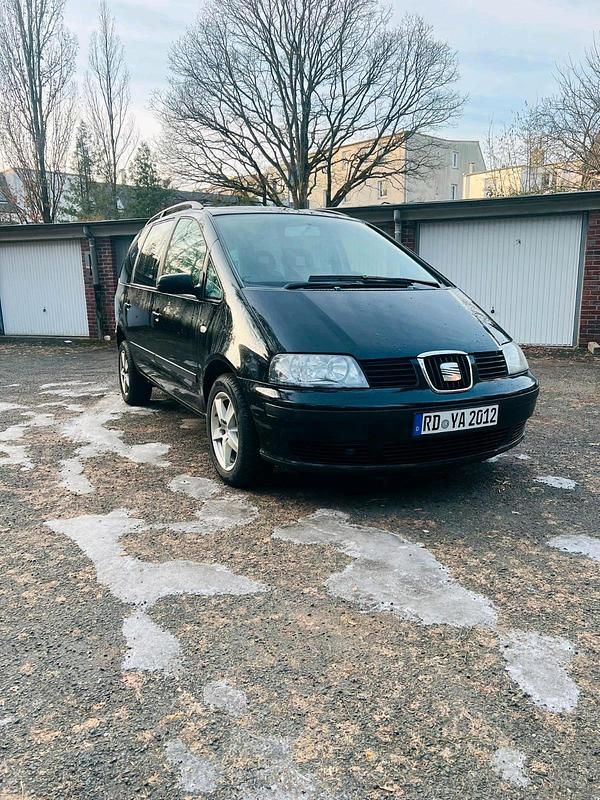 Schwarz Gebraucht 2004 Seat Alhambra Van / Kleinbus | 2.400 € (Fairer Preis) - Bild 1/4