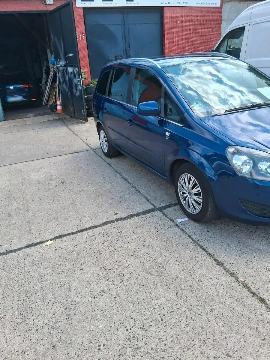 Gebraucht Opel Zafira 140 PS (102 kW) 2010 Blau Van / Kleinbus