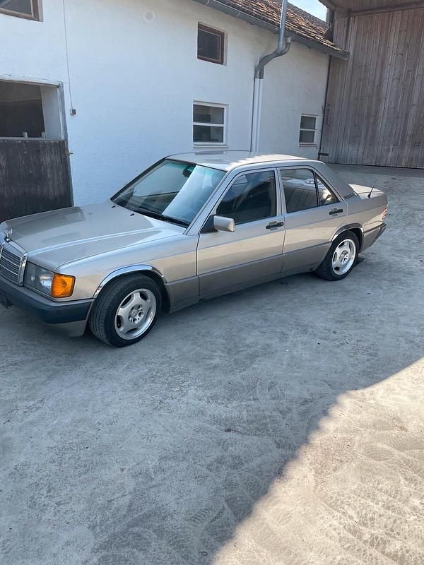 Silber Gebraucht 1991 Mercedes 190 Limousine | 5.900 € - Bild 1/4