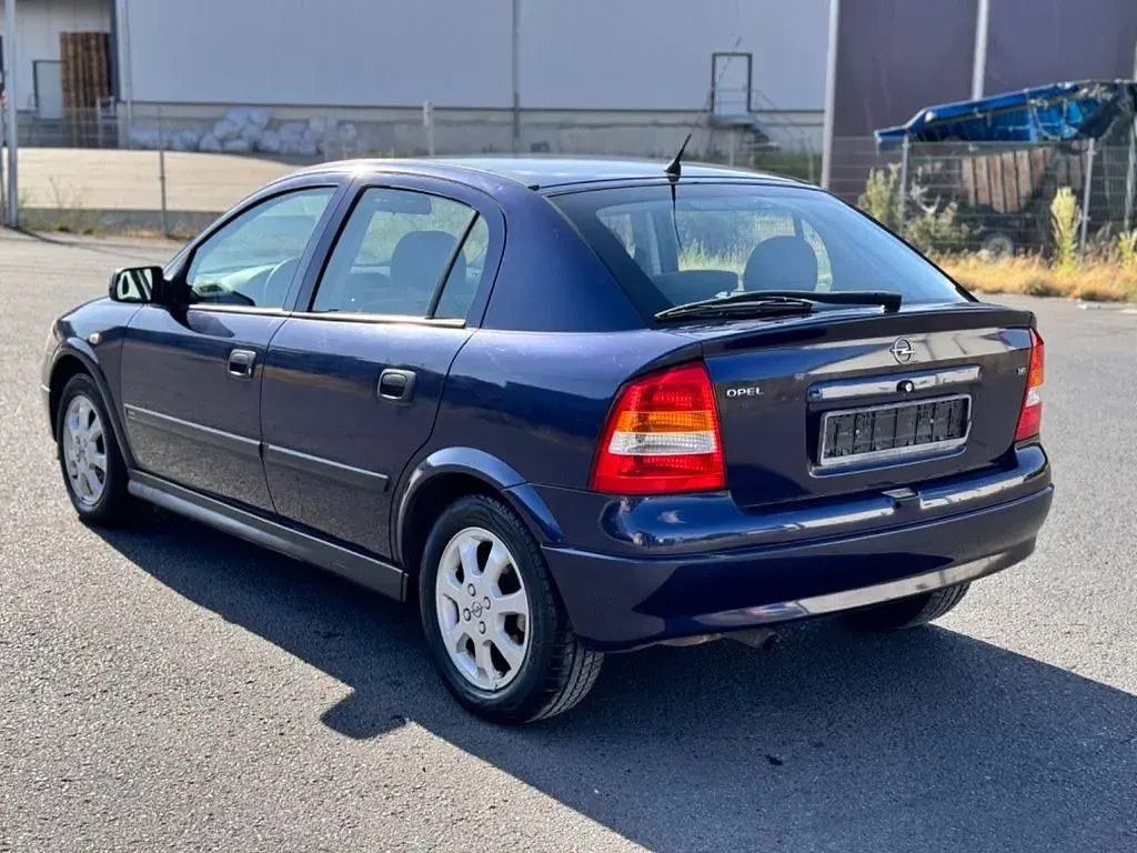 Gebraucht Opel Astra 75 PS (55 kW) 1999 Blau Limousine