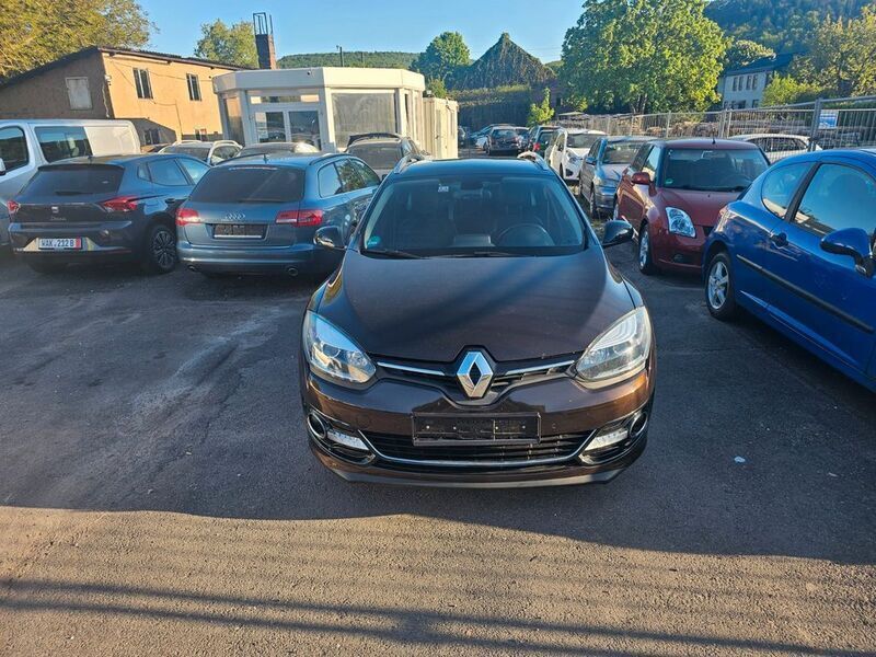 Braun Gebraucht 2014 Renault Mégane III Bose Edition Limousine | 6.499 € (Fairer Preis) - Bild 1/4
