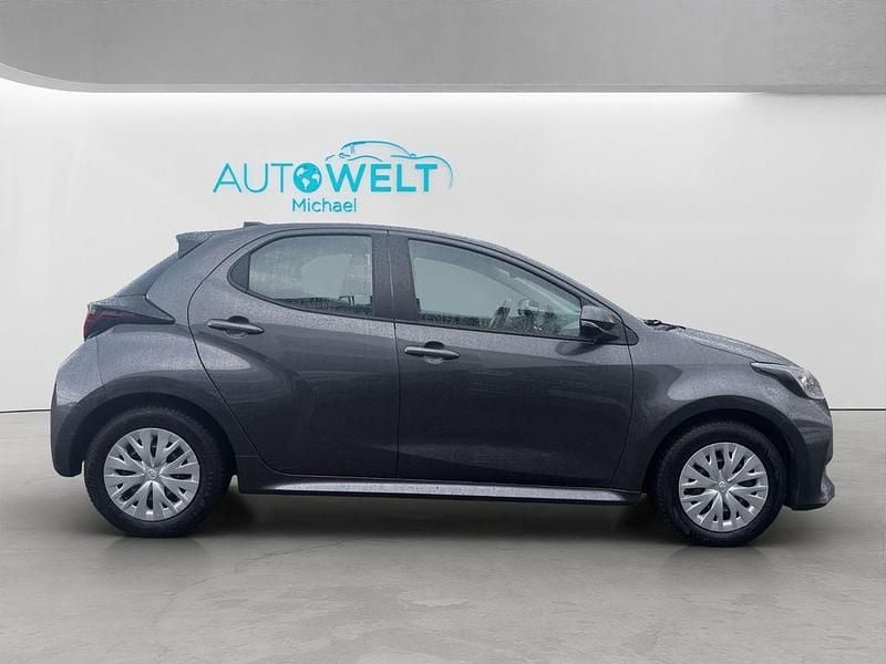 Gebraucht Toyota Yaris 92 PS (67 kW) 2022 Grau Kleinwagen