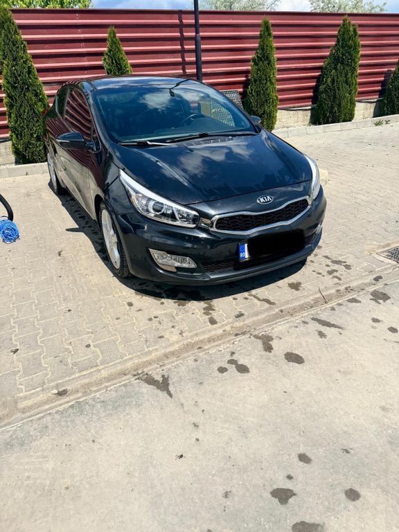 Schwarz Gebraucht 2013 Kia ProCeed Spirit Kleinwagen | 7.300 € - Bild 1/4