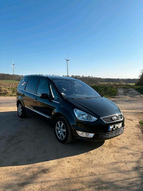 Schwarz Gebraucht 2015 Ford Galaxy Van / Kleinbus | 7.100 € (Teuer) - Bild 1/4