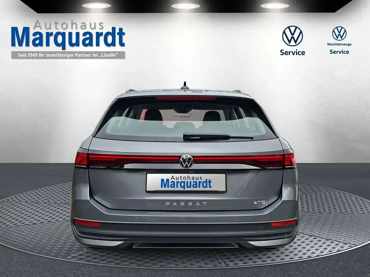 Neu VW Passat 150 PS (110 kW) 2026 Grau Kombi