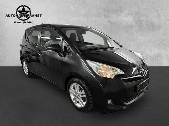 Schwarz Gebraucht 2012 Toyota Verso-S Club Van / Kleinbus | 7.990 € (Fairer Preis) - Bild 1/3