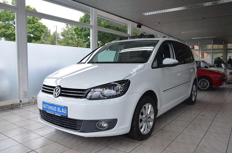 Weiß Gebraucht 2015 VW Touran Highline Van / Kleinbus | 13.990 € (Superpreis) - Bild 1/4