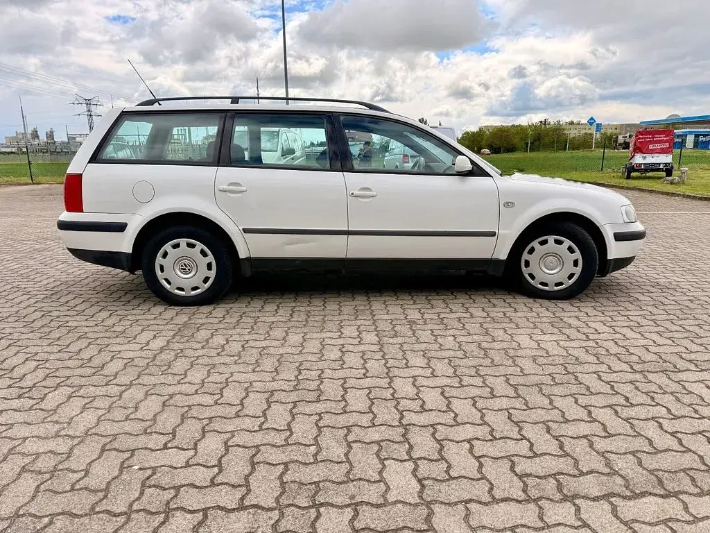 Gebraucht VW Passat 90 PS (66 kW) 2000 Weiß Limousine