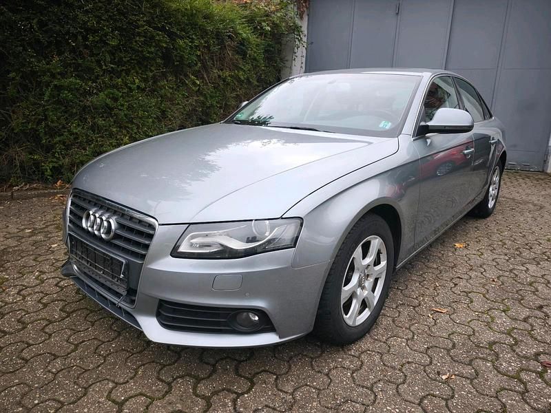 Grau Gebraucht 2008 Audi A4 Attraction Limousine | 4.950 € (Guter Preis) - Bild 1/4