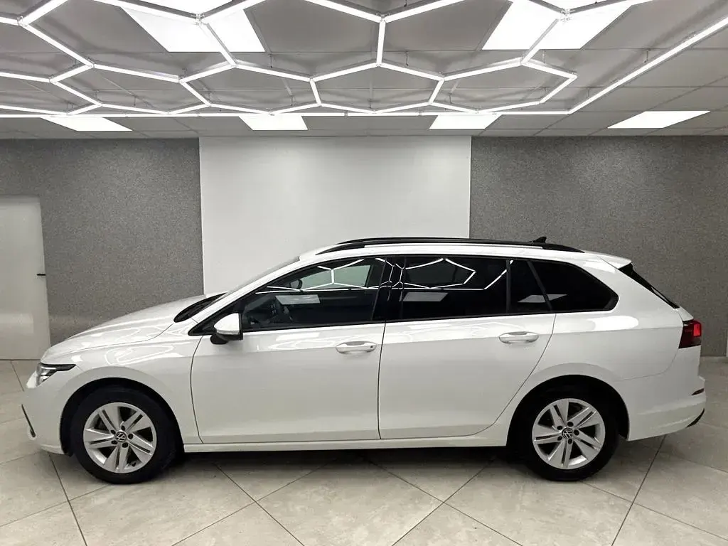 Gebraucht VW Golf VII Life 150 PS (110 kW) 2021 Pure white Kleinwagen