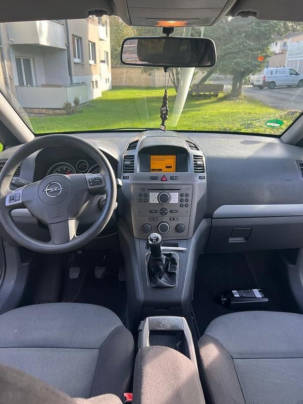 Silber Gebraucht 2005 Opel Zafira SUV | 2.000 € (Fairer Preis) - Bild 1/4