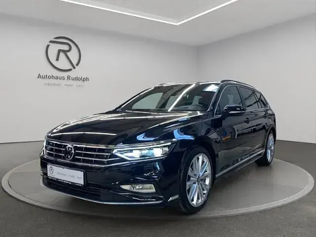 Gebraucht VW Passat R-line 190 PS (139 kW) 2022 Deep black perleffekt (metallic) Kombi