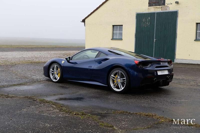 Second-hand Ferrari 488 670 CP (492 kW) 2018 Albastru Coupe