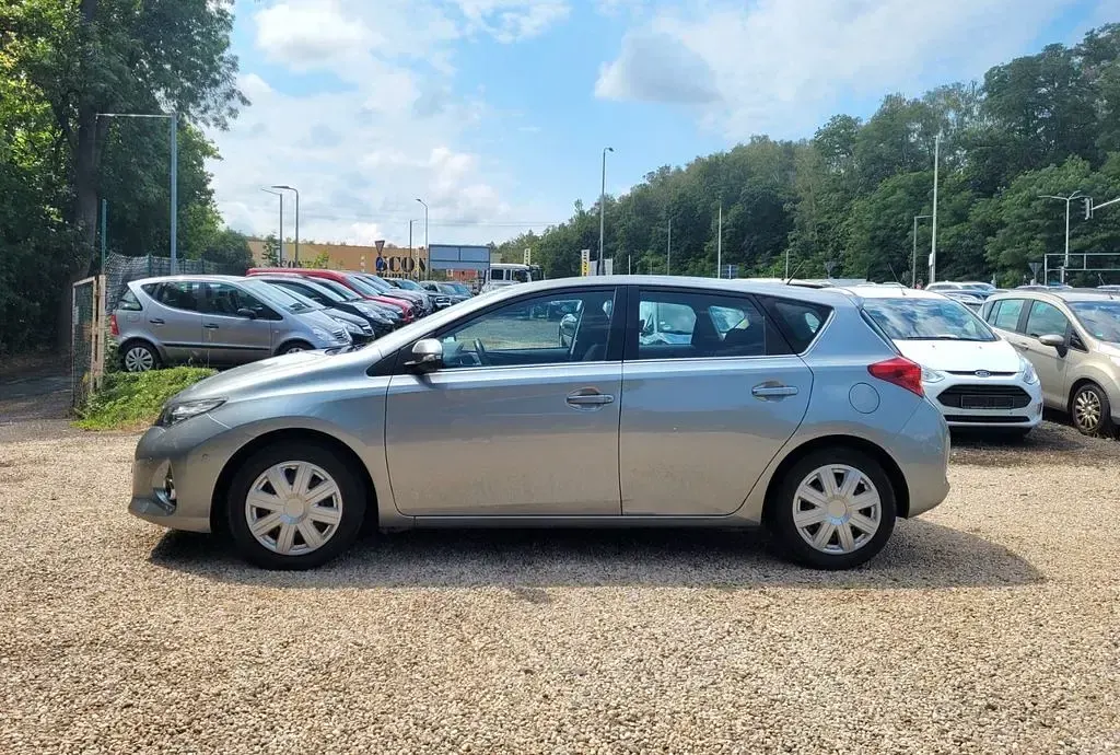 Gebraucht Toyota Auris Edition 132 PS (97 kW) 2013 Grau Limousine