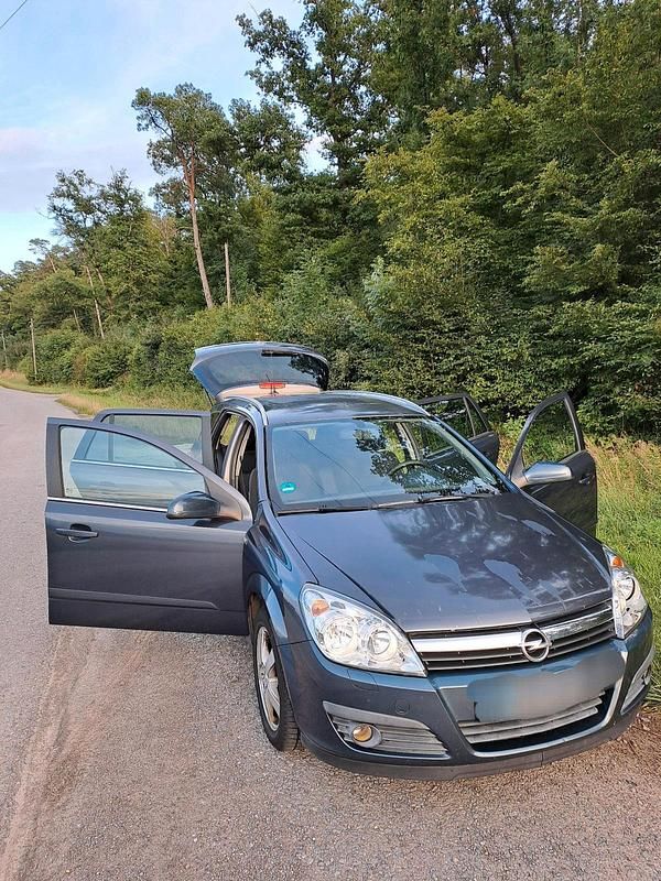 Blau Gebraucht 2006 Opel Astra Kombi | 900 € (Superpreis) - Bild 1/4