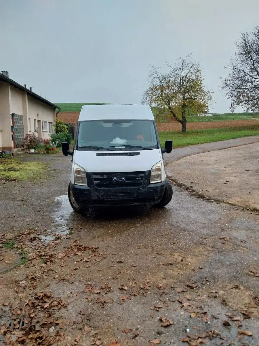 Usado Ford Transit 100 CV (73 kW) 2008 Blanco Monovolumen