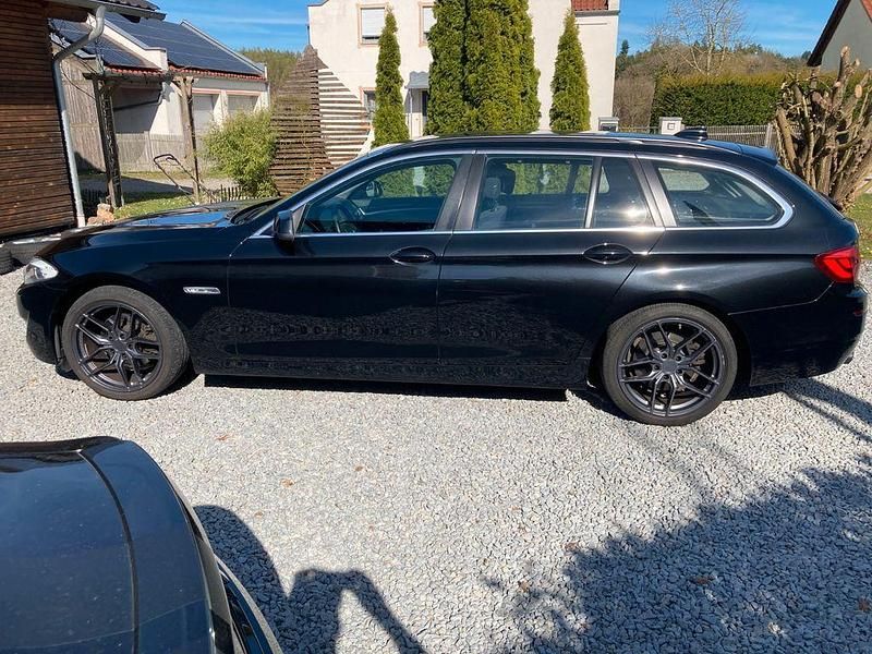 Gebraucht BMW 520 184 PS (135 kW) 2012 Schwarz Kombi