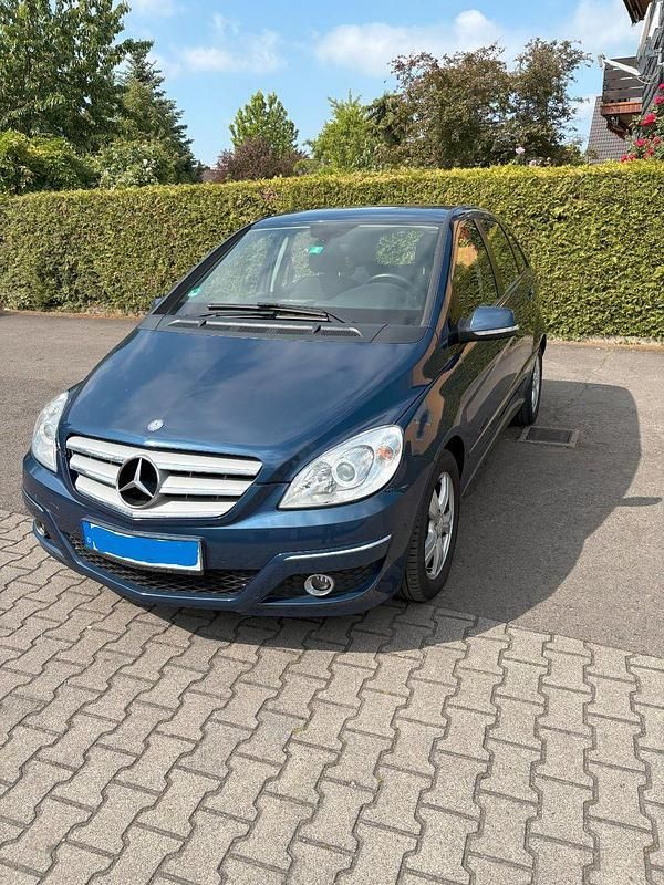 Blau Gebraucht 2009 Mercedes B200 Van / Kleinbus | 4.950 € (Fairer Preis) - Bild 1/4