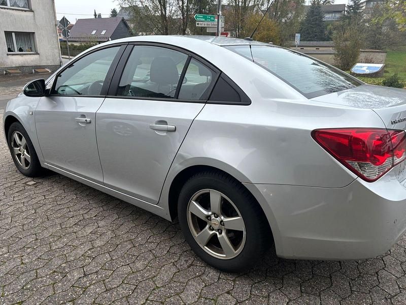 Gebraucht Chevrolet Cruze LT 141 PS (103 kW) 2011 Silber Limousine