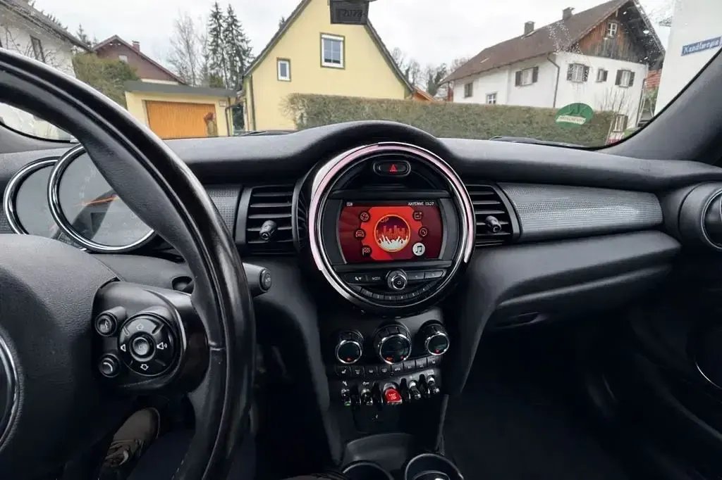 Gebraucht Mini Cooper 136 PS (100 kW) 2018 Weiß Kleinwagen